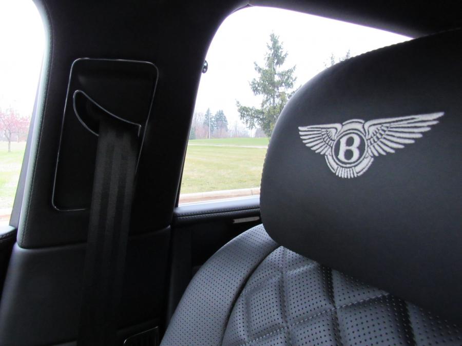 Детали интерьера Bentley Flying Spur V8 S 2017 года  (фото 88 из 154)